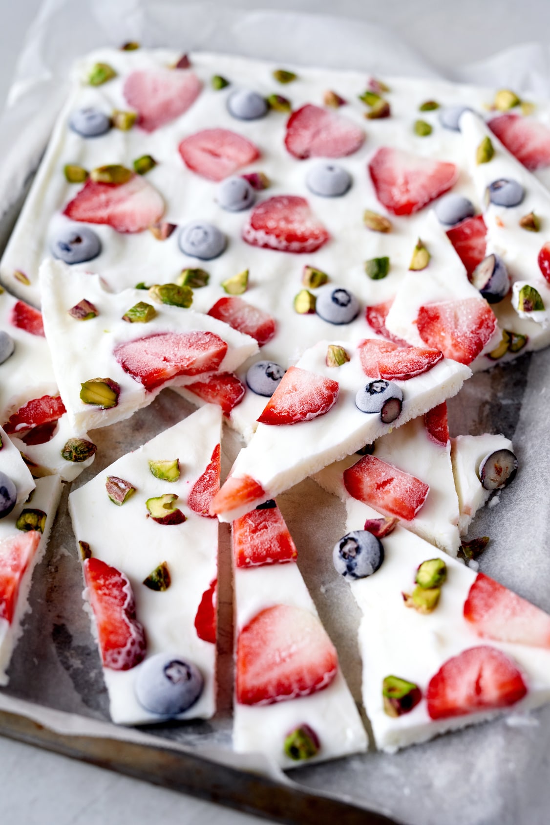 Fruity frozen yoghurt bars with mixed berries and pistachio nuts