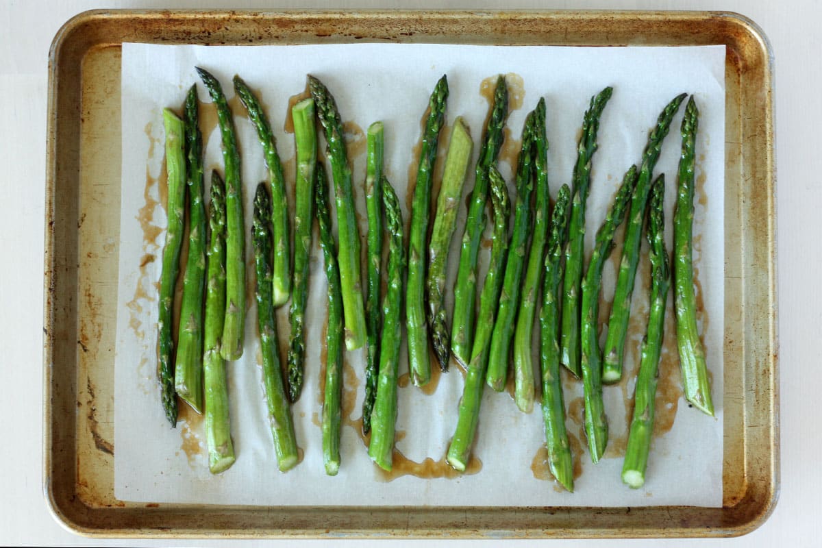 asparagus on a roasting pan