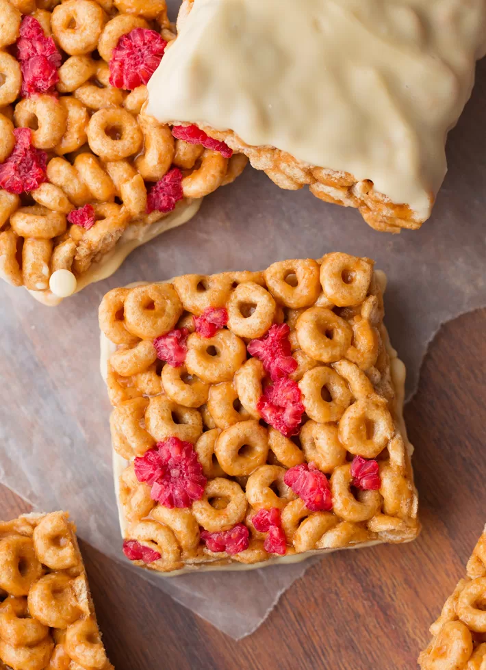 Healthy DIY Berry Cereal Bars