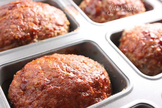 Meatloaf is one of those comfort foods we all grew up eating, and loving as a kid. These healthier Petite Turkey Meatloaves will not disappoint!
