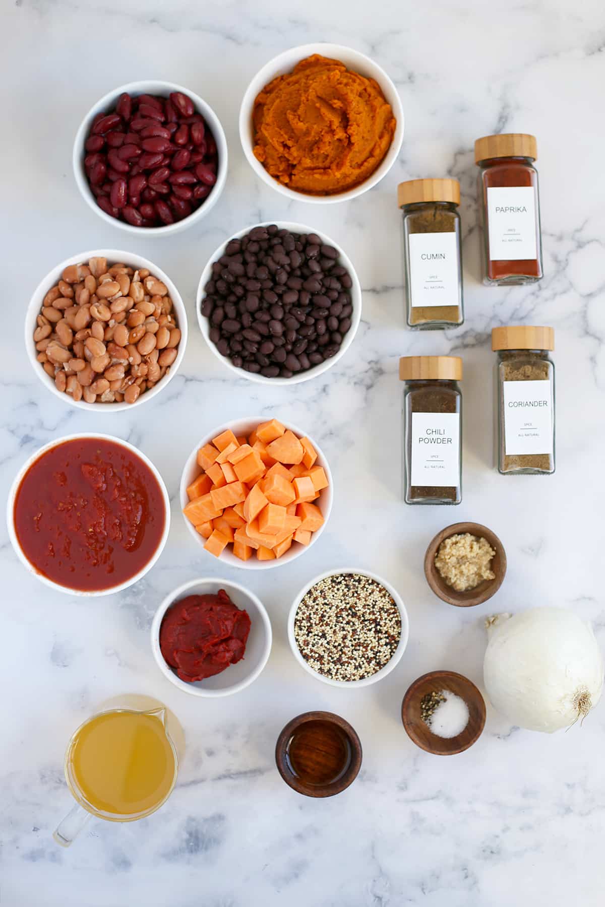 Ingredients needed to make pumpkin chili.